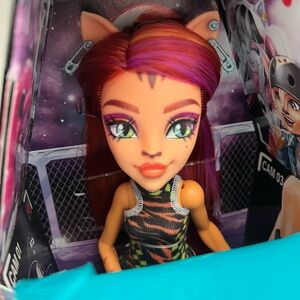 Monster High Buried Secrets Courtside Fang-Out Toralei